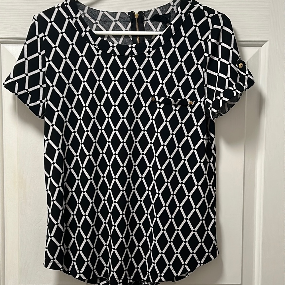 The Workshop Black & White Top Size Medium